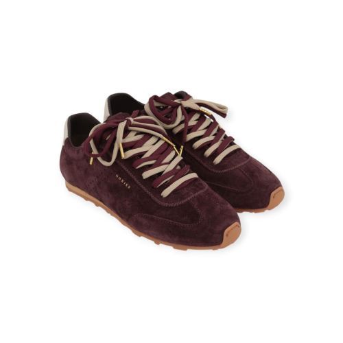 Nubikk Billy Lou sneaker in bordeaux suede voor dames. 