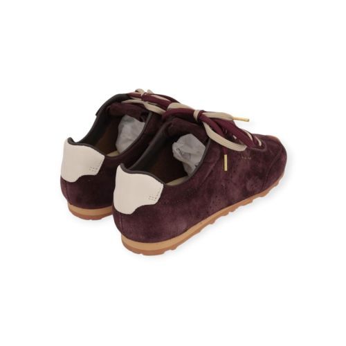 Nubikk Billy Lou sneaker in bordeaux suede voor dames. 