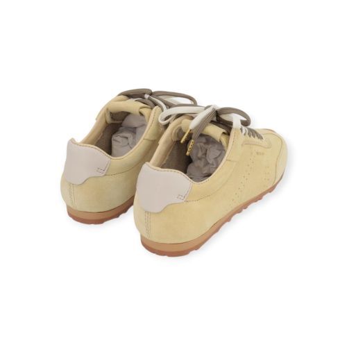 Nubikk Billy Lou sneaker in lichtgeel suède voor dames. 