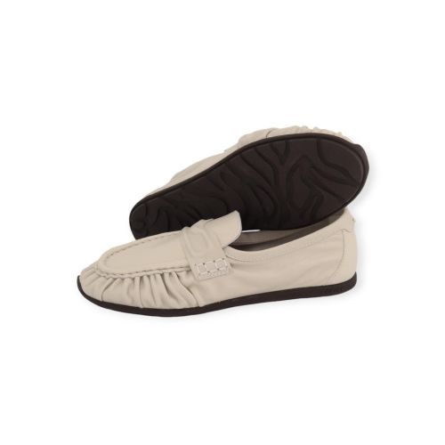 Nubikk Riley Mio mocassin in offwit leer voor dames. Nubikk Riley Mio mocassin in offwit leer voor dames.