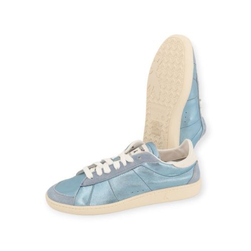 Patrizia Pepe Skin dames sneaker in licht blauw shinning leer.