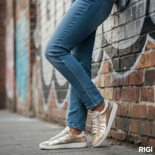 Patrizia Pepe Skin dames sneaker in goud shinning leer. Patrizia Pepe Skin dames sneaker in goud shinning leer.