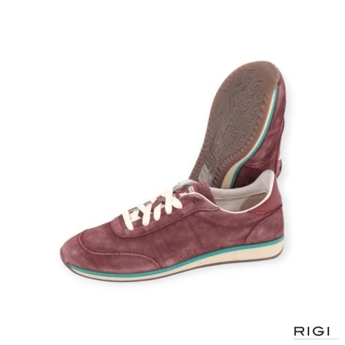 Patrizia Pepe Skin dames sneaker in het bordeaux suede leer. Patrizia Pepe Skin dames sneaker in het bordeaux suede leer.
