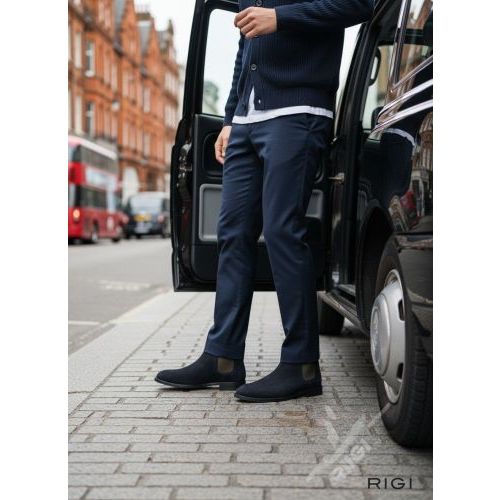 Paul Smith Augustus enkellaars in blauw suède voor heren. Paul Smith Augustus enkellaars in blauw suède voor heren.