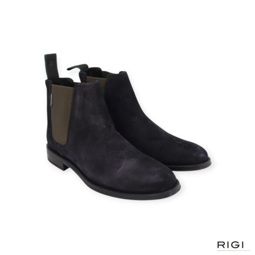 Paul Smith Augustus enkellaars in blauw suède voor heren. Paul Smith Augustus enkellaars in blauw suède voor heren.