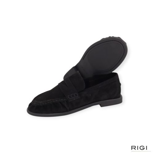 Pavement PaElmira mocassin in zwart suède voor dames. Pavement PaElmira mocassin in zwart suède voor dames.