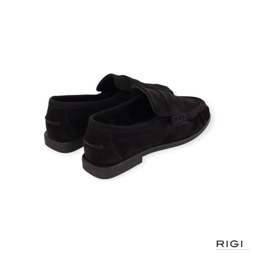 Pavement PaElmira mocassin in zwart suède voor dames. Pavement PaElmira mocassin in zwart suède voor dames.
