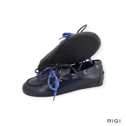 Pavement Marin Lace mocassin in blauw polido lakleer voor dames. Pavement Marin Lace mocassin in blauw polido lakleer voor dames.