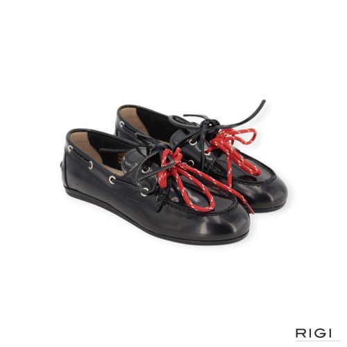 Pavement Marin Lace mocassin in zwart polido lakleer voor dames. Pavement Marin Lace mocassin in zwart polido lakleer voor dames.