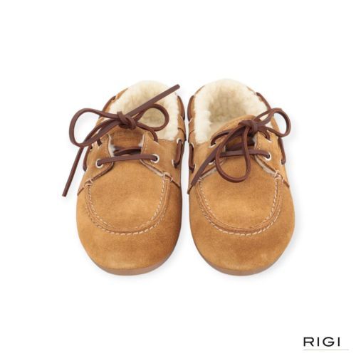 Pavement Vilde mocassin in cognac suède met wol voor dames. Pavement Vilde mocassin in cognac suède met wol voor dames.