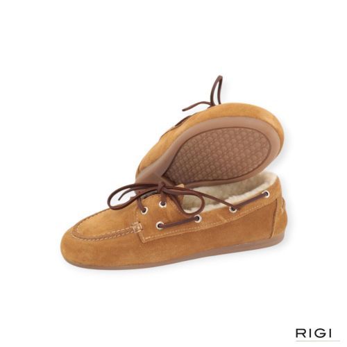 Pavement Vilde mocassin in cognac suède met wol voor dames. Pavement Vilde mocassin in cognac suède met wol voor dames.
