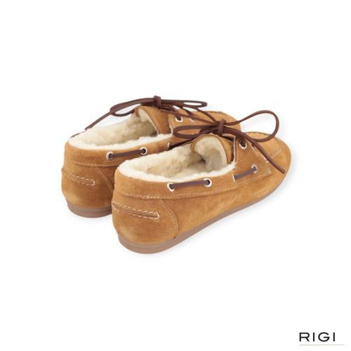 Pavement Vilde mocassin in cognac suède met wol voor dames. Pavement Vilde mocassin in cognac suède met wol voor dames.
