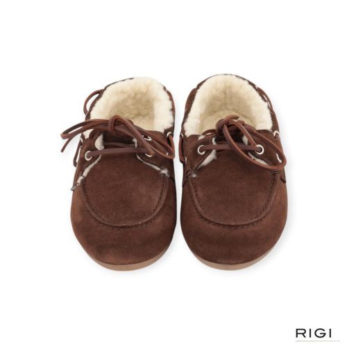 Pavement Vilde mocassin in donkerbruin suède met wol voor dames. Pavement Vilde mocassin in donkerbruin suède met wol voor dames.