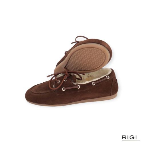 Pavement Vilde mocassin in donkerbruin suède met wol voor dames. Pavement Vilde mocassin in donkerbruin suède met wol voor dames.