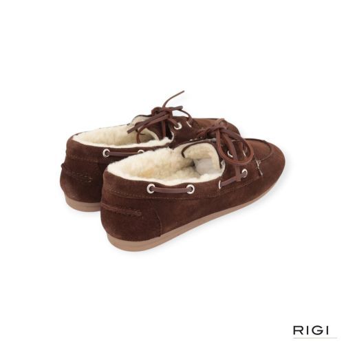 Pavement Vilde mocassin in donkerbruin suède met wol voor dames. Pavement Vilde mocassin in donkerbruin suède met wol voor dames.