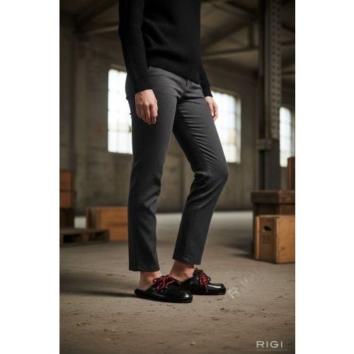 Pavement Yasma Lace Fur slipper in zwart leer voor dames.