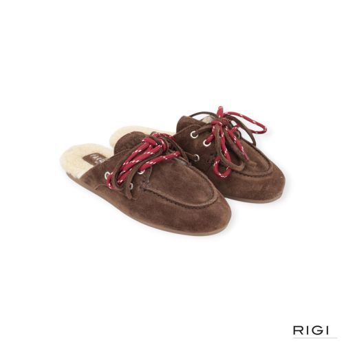 Pavement Yasma slipper in bruin suède voor dames. Pavement Yasma slipper in bruin suède voor dames.