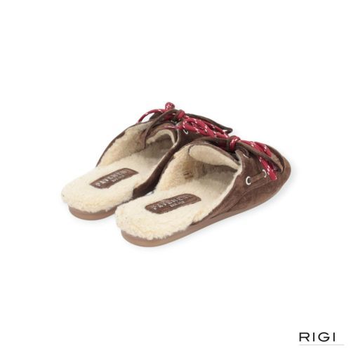 Pavement Yasma slipper in bruin suède voor dames. Pavement Yasma slipper in bruin suède voor dames.