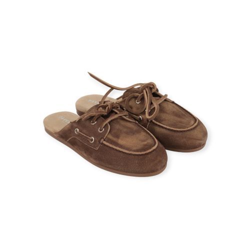 Pavement Yasma boatloafer muil, slipper in bruin suède voor dames. Pavement Yasma boatloafer muil, slipper in bruin suède voor dames.