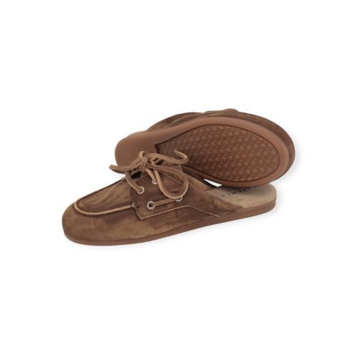 Pavement Yasma boatloafer muil, slipper in bruin suède voor dames. Pavement Yasma boatloafer muil, slipper in bruin suède voor dames.