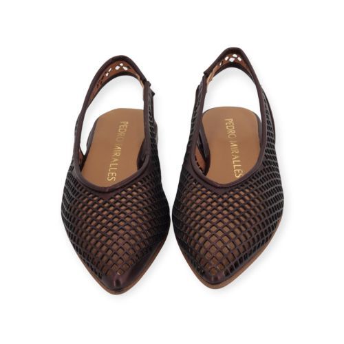 Pedro Miralles dames ballerina in bruin shining leer slingback. Pedro Miralles dames ballerina in bruin shining leer slingback.