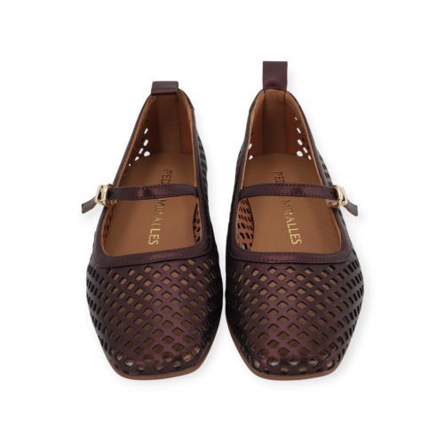 Pedro Miralles ballerina in bruin perforée leer voor dames. Pedro Miralles ballerina in bruin perforée leer voor dames.