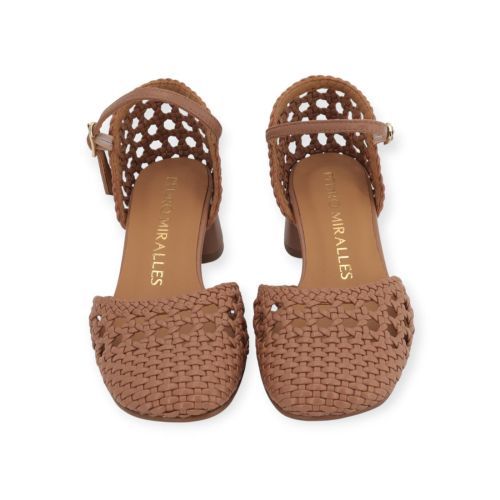 Pedro Miralles dames pump in het camel tressee leer. Pedro Miralles dames pump in het camel tressee leer.