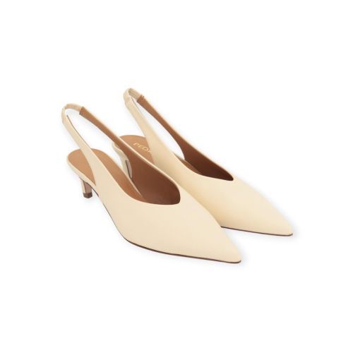 Pedro Miralles pump in ecru leer.