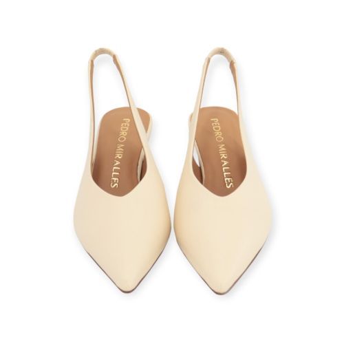 Pedro Miralles pump in ecru leer.