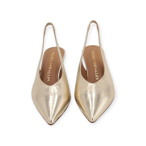 Pedro Miralles pump in goud shining leer. Pedro Miralles pump in goud shining leer.