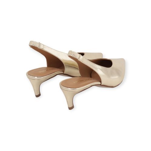 Pedro Miralles pump in goud shining leer. Pedro Miralles pump in goud shining leer.