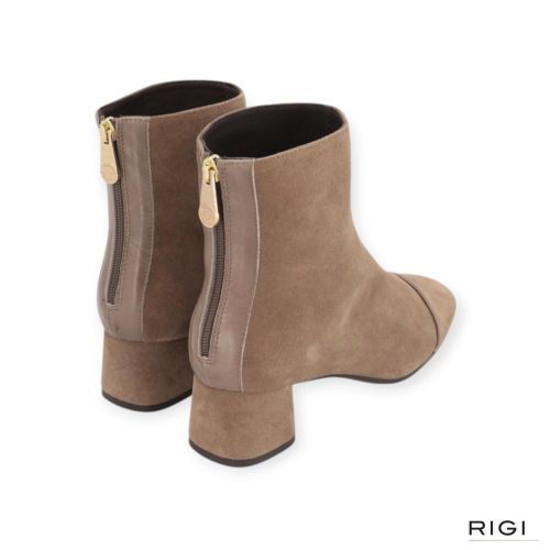 Pedro Miralles 24266 enkellaars in suède taupe voor dames. Pedro Miralles 24266 enkellaars in suède taupe voor dames.