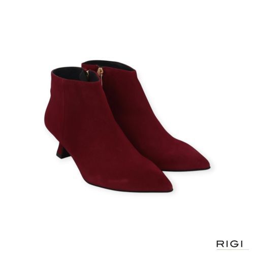 Pedro Miralles 24397 dames enkellaars in het bordeaux suede op hak. Pedro Miralles 24397 dames enkellaars in het bordeaux suede op hak.