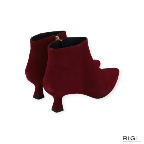 Pedro Miralles 24397 dames enkellaars in het bordeaux suede op hak. Pedro Miralles 24397 dames enkellaars in het bordeaux suede op hak.