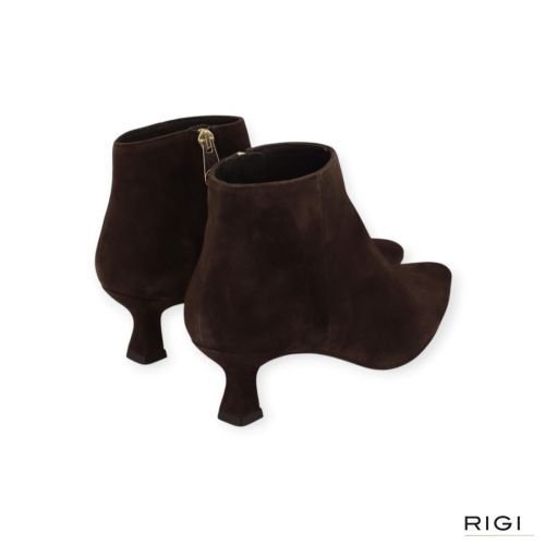 Pedro Miralles 24397 dames enkellaars in het bruin suede op hak. Pedro Miralles 24397 dames enkellaars in het bruin suede op hak.