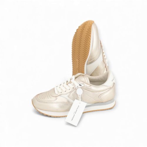 Philippe Model Blville low dames sneaker in goud. Philippe Model Blville low dames sneaker in goud.