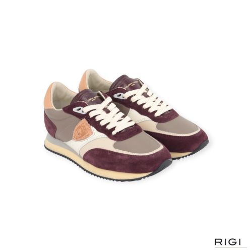 Philippe Model BLVILLE BVLD VD21 sneaker in bordeaux taupe voor dames. Philippe Model BLVILLE BVLD VD21 sneaker in bordeaux taupe voor dames.