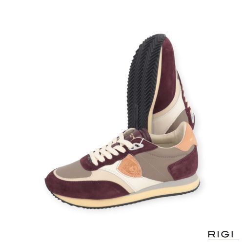 Philippe Model BLVILLE BVLD VD21 sneaker in bordeaux taupe voor dames. Philippe Model BLVILLE BVLD VD21 sneaker in bordeaux taupe voor dames.