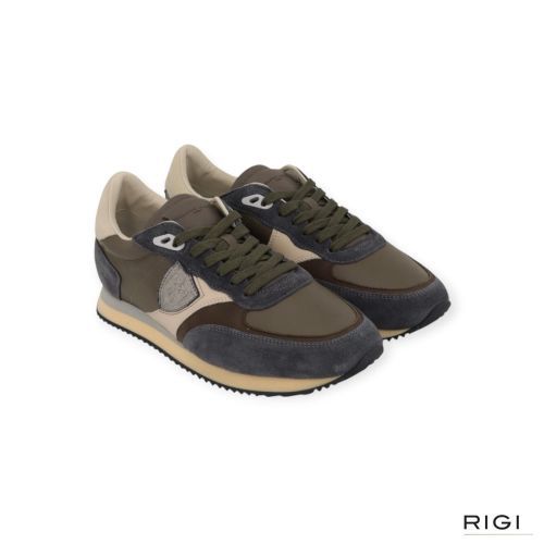 Philippe Model BLVILLE BVLU VD10 sneaker voor heren in groen leer met blauw suède. Philippe Model BLVILLE BVLU VD10 sneaker voor heren in groen leer met blauw suède.