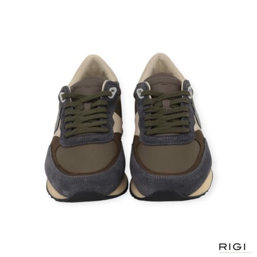 Philippe Model BLVILLE BVLU VD10 sneaker voor heren in groen leer met blauw suède. Philippe Model BLVILLE BVLU VD10 sneaker voor heren in groen leer met blauw suède.