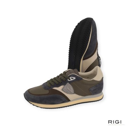 Philippe Model BLVILLE BVLU VD10 sneaker voor heren in groen leer met blauw suède. Philippe Model BLVILLE BVLU VD10 sneaker voor heren in groen leer met blauw suède.