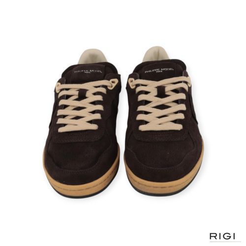 Philippe Model PGAL PGLU D004 sneaker in bruin suède voor heren. Philippe Model PGAL PGLU D004 sneaker in bruin suède voor heren.