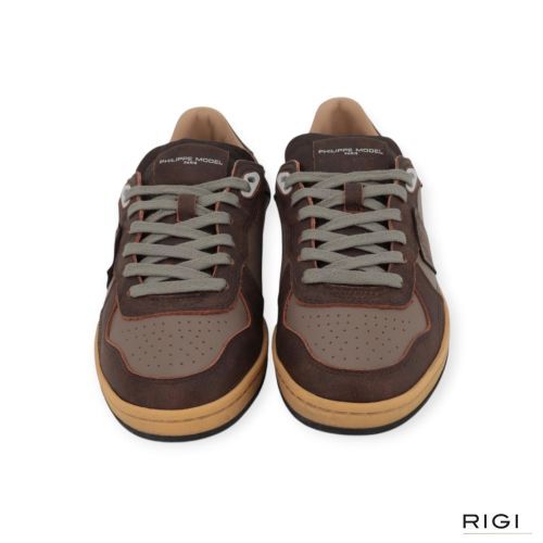 Philippe Model PGAL Low PGLU VW02 sneaker in bruin nubuck, taupe leer voor heren. Philippe Model PGAL Low PGLU VW02 sneaker in bruin nubuck, taupe leer voor heren.