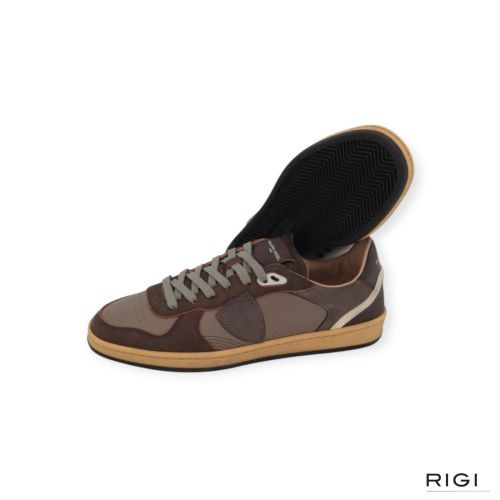 Philippe Model PGAL Low PGLU VW02 sneaker in bruin nubuck, taupe leer voor heren. Philippe Model PGAL Low PGLU VW02 sneaker in bruin nubuck, taupe leer voor heren.