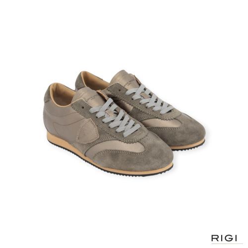 Philippe Model Planche PNLD M002 sneaker voor dames in metallic, suède kaki. Philippe Model Planche PNLD M002 sneaker voor dames in metallic, suède kaki.