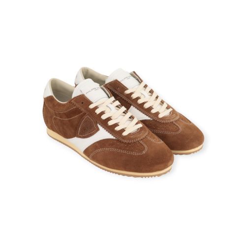 Philippe Model Planche Low heren sneaker in bruin suede. Philippe Model Planche Low heren sneaker in bruin suede.