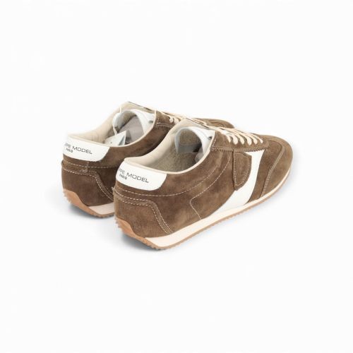 Philippe Model Planche Low heren sneaker in kaki suede. Philippe Model Planche Low heren sneaker in kaki suede.