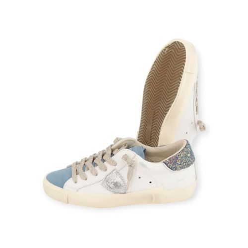Philippe Model PRSX LOW sneaker in wit met lichtblauw voor dames.