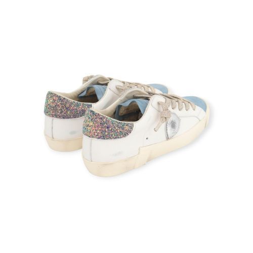 Philippe Model PRSX LOW sneaker in wit met lichtblauw voor dames.