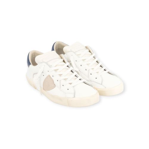 Philippe Model PRSX low heren sneaker wit leer met blauw. Philippe Model PRSX low heren sneaker wit leer met blauw.